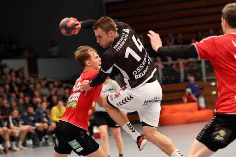 Handball 2 Handball Bundesliga 2018 2019 Handball Sportverein Hamburg vs. HC Rhein Vikings Paul Skorupa HC Rhein Vikings Lukas Ossenkopp Handball Sportverein Hamburg successful goalscoring Sporthalle Hamburg Hamburg Hamburg