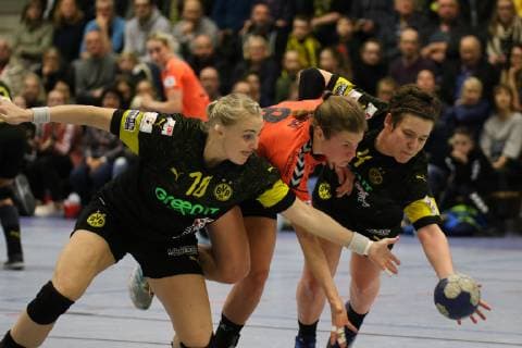 v l Hildigunnur Einarsdottir Dortmund Sally Potocki Leverkusen and Alina Grijseels Dortmund Handball 1 Bundesliga Womens Handball Borussia Dortmund vs Bayer 04 Leverkusen Herdecke Sporthalle Bleichstein 22 02 2019 Herdecke Sporthalle Bleichstein NRW Germany