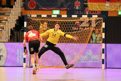 Handball 2 Handball Bundesliga 2018 2019 Handball Sportverein Hamburg vs HC Rhein Vikings Christian Hoße HC Rhein Vikings 7meter successful Goalkeeper Marcel Kokoszka Handball Sportverein Hamburg Sporthalle Hamburg Hamburg Hamburg