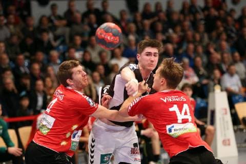 Handball 2 Handball Bundesliga 2018 2019 Handball Sportverein Hamburg vs. HC Rhein Vikings Christian Hoße HC Rhein Vikings Philipp Bauer Handball Sportverein Hamburg successful goalscoring Paul Skorupa HC Rhein Vikings Sporthalle Hamburg Hamburg Hamburg