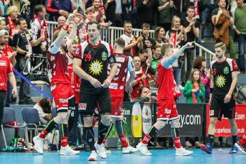 Marian Orlowski Luebbecke 29 is on the field disappointed after the game while the Essen players cheer at the game TUSEM Essen vs. TuS N Luebbecke Handball 2 Bundesliga 22 02 2019 TUSEM Essen vs. TuS N Luebbecke Handball 2 Bundesliga 22 02 2019 Essen Copyright: xEIBNER MarioxHommesx EP_MHS