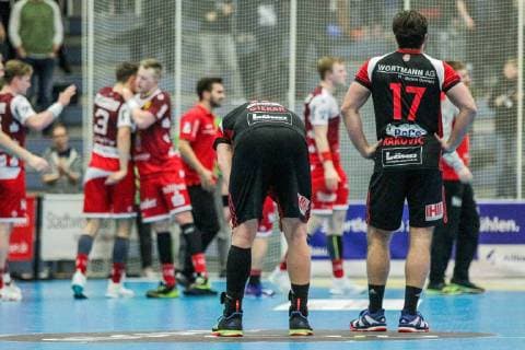 v l Lukasz Gierak Luebbecke 10 and Luka Rakovic Luebbecke 17 are standing disappointed on the field after the game while in the background the Essen players cheer at the game TUSEM Essen vs TuS N Luebbecke Handball 2 Bundesliga 22 02 2019 TUSEM Essen vs TuS N Luebbecke Handball 2 Bundesliga 22 02 2019 Essen Copyright: xEIBNER MarioxHommesx EP_MHS