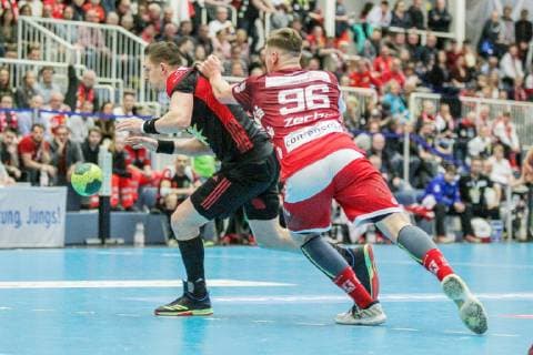 v left in the duel Lukasz Gierak Luebbecke 10 and Tim Zechel Essen 96 at the game TUSEM Essen vs TuS N Luebbecke Handball 2 Bundesliga 22 02 2019 TUSEM Essen vs TuS N Luebbecke Handball 2 Bundesliga 22 02 2019 Essen Copyright: xEIBNER MarioxHommesx EP_MHS