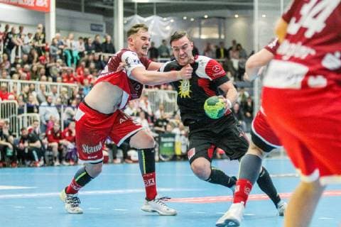 v l Lucas Firnhaber Essen 26 blocks an attack of Patryk Walczak Luebbecke 7 at the game TUSEM Essen vs TuS N Luebbecke Handball 2 Bundesliga 22 02 2019 TUSEM Essen vs TuS N Luebbecke Handball 2 Bundesliga 22 02 2019 Essen Copyright: xEIBNER MarioxHommesx EP_MHS