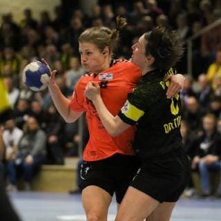 left Sally Potocki Leverkusen and Anne Müller Dortmund Handball 1 Bundesliga Women Handball Borussia Dortmund vs. Bayer 04 Leverkusen Herdecke Sporthalle Bleichstein 22 02 2019 Herdecke Sporthalle Bleichstein NRW Germany