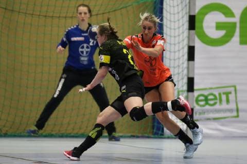 v l Harma van Kreij Dortmund and Mia Zschocke Leverkusen Handball 1 Bundesliga Womens Handball Borussia Dortmund vs. Bayer 04 Leverkusen Herdecke Sporthalle Bleichstein 22 02 2019 Herdecke Sporthalle Bleichstein NRW Germany