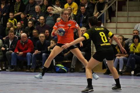 left Mia Zschocke Leverkusen and Anne Müller Dortmund Handball 1 Bundesliga Women Handball Borussia Dortmund vs. Bayer 04 Leverkusen Herdecke Sporthalle Bleichstein 22 02 2019 Herdecke Sporthalle Bleichstein NRW Germany