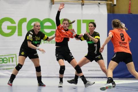 v l Hildigunnur Einarsdottir Dortmund Annefleur Bruggeman Leverkusen Anne Müller Dortmund and Sally Potocki Leverkusen Handball 1 Bundesliga Womens Handball Borussia Dortmund vs Bayer 04 Leverkusen Herdecke Sporthalle Bleichstein 22 02 2019 Herdecke Sporthalle Bleichstein NRW Germany