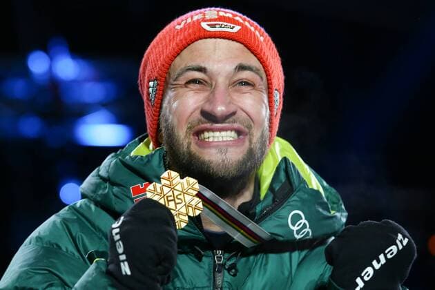 Sport Themen der Woche KW08 Sport Bilder des Tages NORDIC SKIING - FIS Nordic World Ski Championships Seefeld 2019 INNSBRUCK,AUSTRIA,23.FEB.19 - NORDIC SKIING, Ski jumping Skispringen Ski nordisch - FIS Nordic World Ski Championships, large hill, medal plaza, award ceremony. Image shows the rejoicing of Markus Eisenbichler (GER). GEPAxpictures xCh.xKelemen