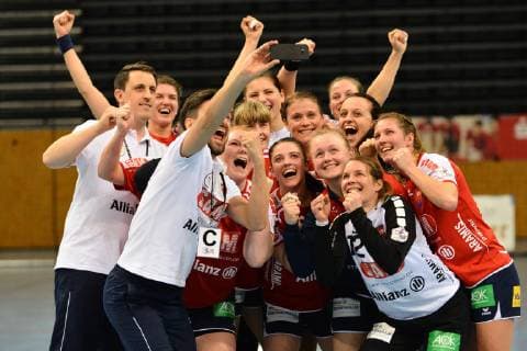 Handball 2 Bundesliga DJK MJC Trier Herrenberg Selfie after end of match GER DJK MJC Trier SG H2Ku Herrenberg 2 Bundesliga Women 23 02 2019 Trier Copyright: xEIBNER Hans_Kraemerx EP_eer