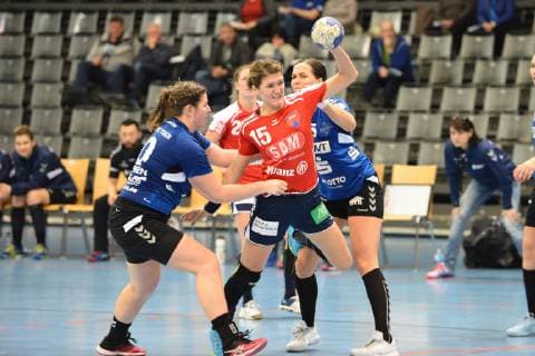 Handball 2 Bundesliga DJK MJC Trier Herrenberg Zilinskaite Jurate Herrenberg gg Houben Linsey Trier in blue GER DJK MJC Trier SG H2Ku Herrenberg 2 Bundesliga Women 23 02 2019 Trier Copyright: xEIBNER Hans_Kraemerx EP_eer