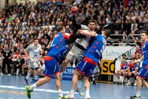 Marcel Niemeyer HBW Balingen Weilstetten 03 Tim Philip Jurgeleit HC Elbflorenz Dresden 05 Romas Kirveliavicius HBW Balingen Weilstetten 05 HBW Balingen Weilstetten vs. HC Elbflorenz Dresden Handballl DKB Men 2 Bundesliga 23 Matchday Season 18 19 GER 23 02 2019 HBW Balingen Weilstetten vs HC Elbflorenz Dresden Handballl DKB Men 2 Bundesliga 23 Matchday Season 18 19 GER 23 02 2019 Balingen Copyright: xEIBNER WolfgangxFrankx EP_WFK