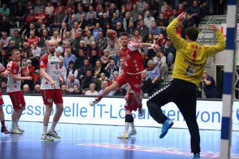 Magnus Neitsch TuS Ferndorf 18 vs. Felix Storbeck ASV Hamm Westfalen 1 goal ASV Hamm Westfalen vs. TuS Ferndorf Handball 2 Bundesliga 23 02 2019 ASV Hamm Westfalen vs. TuS Ferndorf Handball 2 Bundesliga 23 02 2019 Hamm Copyright: xEIBNER JanxStrohdiekx EP_JSK