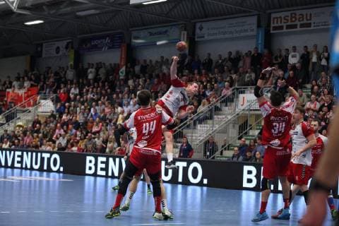 Oliver Milde ASV Hamm Westfalen 4 in litter against Thomas Rink TuS Ferndorf 44 left and Thomas Rink TuS Ferndorf 44 right ASV Hamm Westfalen vs TuS Ferndorf Handball 2 Bundesliga 23 02 2019 ASV Hamm Westfalen vs TuS Ferndorf Handball 2 Bundesliga 23 02 2019 Hamm Copyright: xEIBNER JanxStrohdiekx EP_JSK