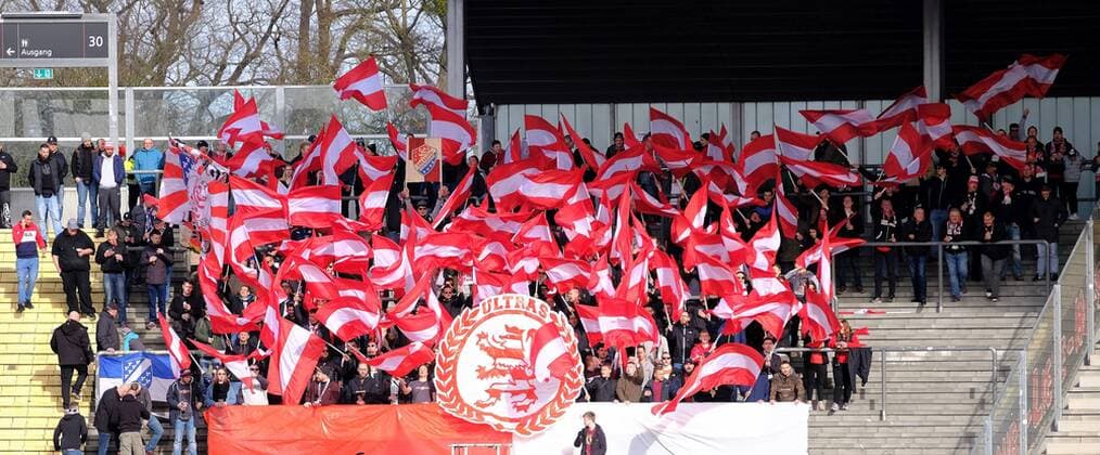 23 02 2019 xkhx Kassel Auestadion Lotto Hessenlliga Season 2018 2019 KSV Hessen Kassel Spvgg 03 Neu Isenburg Ultras fans of the Kassel Lions celebrate their team