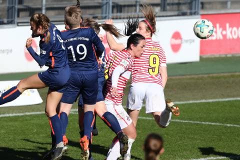 Sport 1 FC Köln vs. 1 FFC Turbine Potsdam II Football 2 Bundesliga Women Franz Kremer Stadium 2 from right Peggy Nietgen 1 FC Köln 24 02 2019