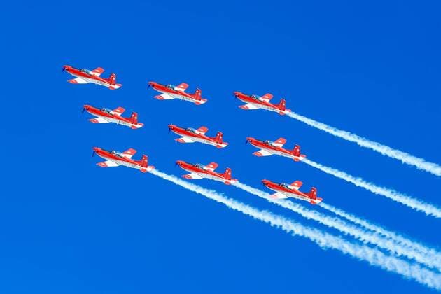 Sport Themen der Woche KW08 Sport Bilder des Tages ALPINE SKIING - FIS WC Crans Montana CRANS-MONTANA,SWITZERLAND,24.FEB.19 - ALPINE SKIING - FIS World Cup, alpine combined, downhill, ladies. Image shows a showact of the Patrouille Suisse. GEPAxpictures xMarioxBuehner
