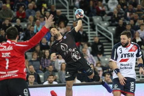 Zagreb, 24 02 2019 - Arena Zagreb hall, 2018 19 EHF Men s Champions League Group Phase. HC PPD Zagreb (black) - SG Flensburg-Handewit (white) HORVAT Zlatko (18) vs BURIC Benjamin (1) 