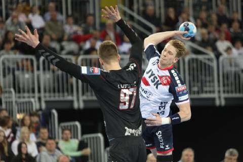 Zagreb, 24 02 2019 - Arena Zagreb hall, 2018 19 EHF Men s Champions League Group Phase. HC PPD Zagreb (black) - SG Flensburg-Handewit (white) 21:22 JEPPSSON Simon (17) vs VEKIC Josip (97) 