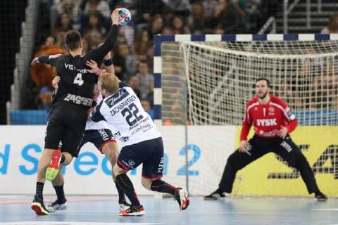 Zagreb, 24 02 2019 - Arena Zagreb hall, 2018 19 EHF Men s Champions League Group Phase. HC PPD Zagreb (black) - SG Flensburg-Handewit (white) 21:22 VISTOROP Filip (4) vs ZACHARIASSEN Anders (22) 
