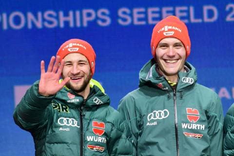 2019.02.24 Seefeld Innsbruck Mistrzostwa Swiata w Narciarstwie Klasycznym Seefeld 2019 Konkurs druzynowy na duzej skoczni Bergisel HS130 - ceremonia medalowa N z Markus Eisenbichler, Karl Geiger Foto Martyna Szydlowska Newspix 2019.02.24 Seefeld Innsbruck FIS Nordic World Ski Championship Seefeld 2019 Team competition large hill Bergisel HS130 - medal ceremony Markus Eisenbichler, Karl Geiger Credit: Martyna Szydlowska Newspix --- Newspix.pl  20190224_MS_101