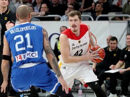 Germany Bamberg Brose Arena 24 02 2019 Basketball World Cup Qualifier Germany Greece Picture v l Panagiotis VASILOPOULOS Greece 21 and Andreas Obst Deutschand 42 Copyright: HMBxMedia xHeikoxBecker