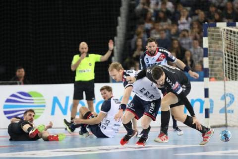 Zagreb, 24 02 2019 - Arena Zagreb hall, 2018 19 EHF Men s Champions League Group Phase. HC PPD Zagreb (black) - SG Flensburg-Handewit (white) 21:22 POTOCNIK Gregor (21) vs ZACHARIASSEN Anders (22) 