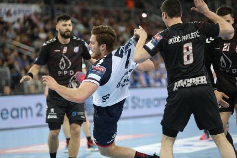 Zagreb, 24 02 2019 - Arena Zagreb hall, 2018 19 EHF Men s Champions League Group Phase. HC PPD Zagreb (black) - SG Flensburg-Handewit (white) 21:22 GOLLA Johannes (4) vs BOZIC PAVLETIC Josip (8) 