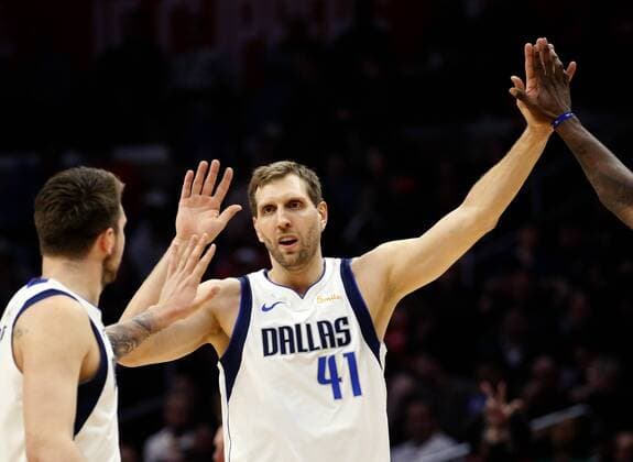 Sport Themen der Woche KW09 Sport Bilder des Tages February 25, 2019 - Los Angeles, California, U.S - Dallas Mavericks Dirk Nowitzki (41) celebrates with teammates during an NBA Basketball Herren USA basketball game between Los Angeles Clippers and Dallas Mavericks Monday, Feb. 25, 2019, in Los Angeles. NBA 2019: Clippers 121:112 Mavericks - ZUMAc68_ 20190225_zaf_c68_053 Copyright: xRingoxChiux