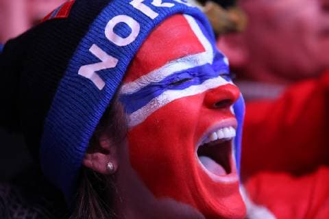 NORDIC SKIING - FIS Nordic World Ski Championships Seefeld 2019 SEEFELD,AUSTRIA,28.FEB.19 - NORDIC SKIING, Ski jumping Skispringen Ski nordisch - FIS Nordic World Ski Championships, Medal Plaza, award ceremony, normal hill, ladies. Image shows a fan of NOR. GEPAxpictures xChristianxWalgram