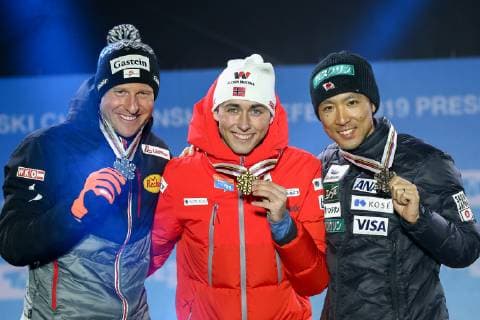 Nordische Ski WM in Seefeld, Nordische Kombination, Siegerehrung NORDIC SKIING - FIS Nordic World Ski Championships Seefeld 2019 SEEFELD,AUSTRIA,28.FEB.19 - NORDIC SKIING, NORDIC COMBINED - FIS Nordic World Ski Championships, Medal Plaza, award ceremony, 10km Gundersen, individual. Image shows Bernhard Gruber (AUT), Jarl Magnus Riiber (NOR) and Akito Watabe (JPN). GEPAxpictures xCh.xKelemen