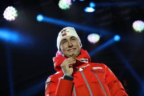Nordische Ski WM in Seefeld, Nordische Kombination, Siegerehrung NORDIC SKIING - FIS Nordic World Ski Championships Seefeld 2019 SEEFELD,AUSTRIA,28.FEB.19 - NORDIC SKIING, NORDIC COMBINED - FIS Nordic World Ski Championships, Medal Plaza, award ceremony, 10km Gundersen, individual. Image shows Jarl Magnus Riiber (NOR). Keywords: medal. GEPAxpictures xChristianxWalgram