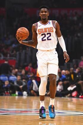 LOS ANGELES, CA - FEBRUARY 13: Phoenix Suns Center DeAndre Ayton (22) looks to make a pass during a NBA Basketball Herren USA game between the Phoenix Suns and the Los Angeles Clippers on February 13, 2019 at STAPLES Center in Los Angeles, CA. (Photo by Brian Rothmuller Icon Sportswire) NBA: FEB 13 Suns at Clippers Icon190213037