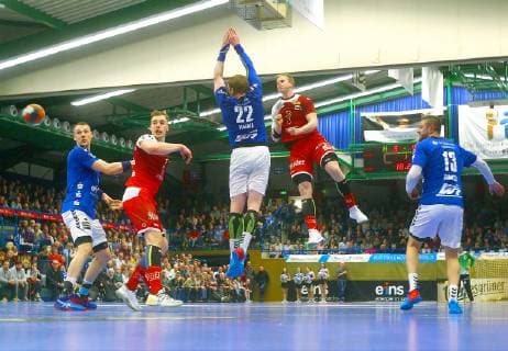 Goalscoring by Lucas Firnhaber Essen further from left Kevin Roch Aue Tim Zechel Essen Petr Slachta Aue and Mindaugas Dumcius Aue Handball 2 Liga 2018 19 EHV Aue TUSEM Essen 32 33 am 1 3 2019 EHV Aue TUSEM Essen