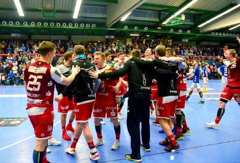 After the end of the game cheering Essen players handball 2 league 2018 19 EHV Aue TUSEM Essen 32 33 at 1 3 2019 EHV Aue TUSEM Essen