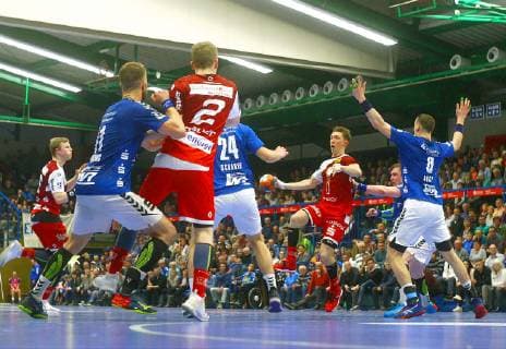 Justin Müller Essen attacking Handball 2 League 2018 19 EHV Aue TUSEM Essen 32 33 on 1 3 2019 EHV Aue TUSEM Essen