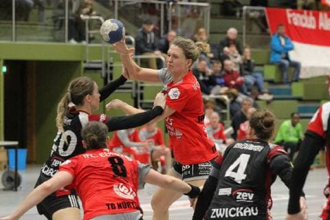 9 Lea Schuhknecht TGN 20 Petra Nagy BSV Handball 2 HBF TG Nuertingen vs BSV Sachsen Zwickau 2019 03 02 Handball 2 HBF TG Nuertingen vs BSV Sachsen Zwickau Nuertingen Copyright: xEIBNER SebastianxBaurx EP_SBAUR