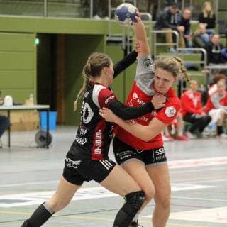 9 Lea Schuhknecht TGN 20 Petra Nagy BSV Handball 2 HBF TG Nuertingen vs BSV Sachsen Zwickau 2019 03 02 Handball 2 HBF TG Nuertingen vs BSV Sachsen Zwickau Nuertingen Copyright: xEIBNER SebastianxBaurx EP_SBAUR