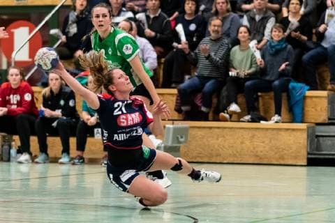 Saskia Putzke SG H2Ku Herrenberg Kuties 21 h Lena Janssens SV Werder Bremen 09 SG H2Ku Herrenberg Kuties vs SV Werder Bremen Handball 2 Bundesliga Women HBF Season 18 19 02 03 2019 SG H2Ku Herrenberg Kuties vs SV Werder Bremen Handball 2 Bundesliga Women HBF Season 18 19 02 03 2019 Herrenberg Copyright: xEIBNER WolfgangxFrankx EP_WFK