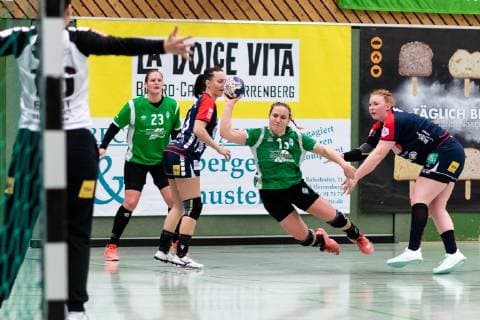 v li Rabea Nesslage SV Werder Bremen 13 Katrin Forh SG H2Ku Herrenberg Kuties 11 SG H2Ku Herrenberg Kuties vs SV Werder Bremen Handball 2 Bundesliga Women HBF Season 18 19 02 03 2019 SG H2Ku Herrenberg Kuties vs SV Werder Bremen Handball 2 Bundesliga Women HBF Season 18 19 02 03 2019 Mens Handball Copyright: xEIBNER WolfgangxFrankx EP_WFK