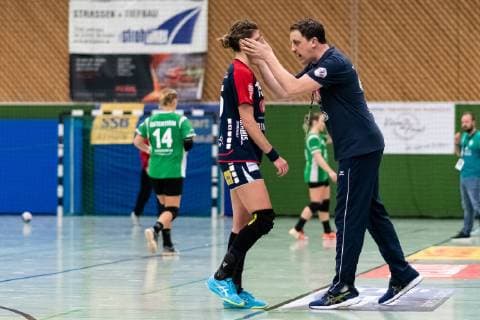v li Jurate Zilinskaite SG H2Ku Herrenberg Kuties 15 Mike Leibssle SG H2Ku Herrenberg Kuties Chief Coach Victory cheer after end of game SG H2Ku Herrenberg Kuties vs SV Werder Bremen Handball 2 Bundesliga Women HBF Season 18 19 02 03 2019 SG H2Ku Herrenberg Kuties vs SV Werder Bremen Handball 2 Bundesliga Women HBF Season 18 19 02 03 2019 Herrenberg Kuties vs SV Werder Bremen Handball 2 Bundesliga Women HBF Season 18 19 02 03 2019 Herrenberg Copyright: xEIBNER WolfgangxFrankx EP_WFK