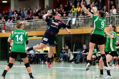 v li Nele Osterthun SV Werder Bremen 14 Katrin Schroeder SG H2Ku Herrenberg Kuties 04 Lena Janssens SV Werder Bremen 09 SG H2Ku Herrenberg Kuties vs SV Werder Bremen Handball 2 Bundesliga Women HBF Season 18 19 02 03 2019 SG H2Ku Herrenberg Kuties vs SV Werder Bremen Handball 2 Bundesliga Women HBF Season 18 19 02 03 2019 Men Herrenberg Copyright: xEIBNER WolfgangxFrankx EP_WFK