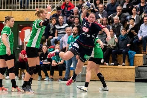 v li Nele Osterthun SV Werder Bremen 14 Katrin Schroeder SG H2Ku Herrenberg Kuties 04 SG H2Ku Herrenberg Kuties vs SV Werder Bremen Handball 2 Bundesliga Women HBF Season 18 19 02 03 2019 SG H2Ku Herrenberg Kuties vs SV Werder Bremen Handball 2 Bundesliga Women HBF Season 18 19 02 03 2019 Mens Handball Copyright: xEIBNER WolfgangxFrankx EP_WFK