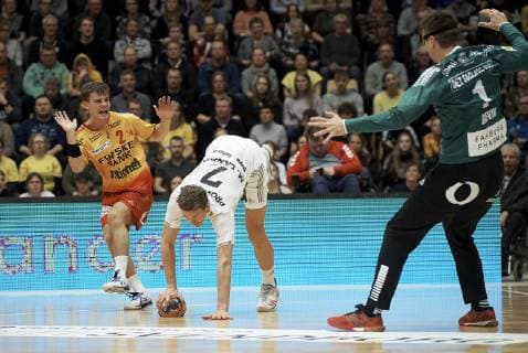 Odense EHF Cup mens handball GOG THW Kiel Arena Funen in Odense on March 3, 2019 GOGs Odinn Thor Rikhardsson 2 looks to while Kels Magnus Landin Jacobsen 7 trials over the striker maalmand Ole Erevik 1 Photo Robert Wengler Odense Denmark,  Copyright: ©RobertxWengler RobertxWenglerx COP107 spdk20190303-160105-L