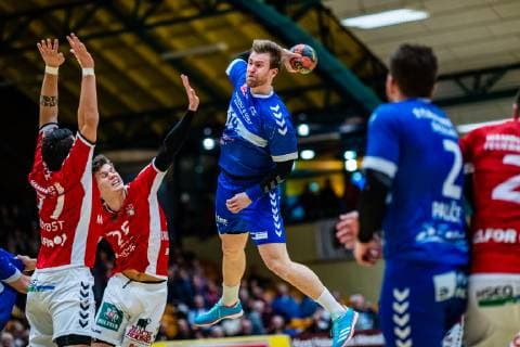 Handball 2 Bundesliga Men Season 2018 2019 Dessau Rosslauer HV 06 Handball Hamburg Florian Pfeiffer 14 Dessau Rosslauer HV 06 Kevin Autumn 77 Hamburg Handball Finn Wullenweber 25 Hamburg Handball during Season 2018 2019 in Handball 2 Bundesliga Men between Dessau Rosslauer HV 06 and Handball Hamburg in the Anhalt Arena on 3 March 2019 in Bauhausstadt Dessau Saxony Anhalt Saxony Anhalt Germany