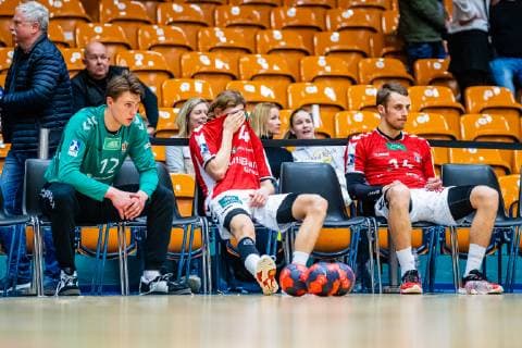 Handball 2 Bundesliga Men Season 2018 2019 Dessau Rosslauer HV 06 Handball Hamburg Disappointment and bewilderment at Marcel Kokoszka 12 Hamburg Handball Leo Pelle Fick 4 Hamburg Handball Lukas Ossenkopp 14 Hamburg Handball after the match during Season 2018 2019 in the Handball 2 Bundesliga Men between Dessau Rosslauer HV 06 and Handball Hamburg in the Anhalt Arena on 3 March 2019 in Bauhausstadt Dessau Saxony Anhalt Saxony Anhalt Germany