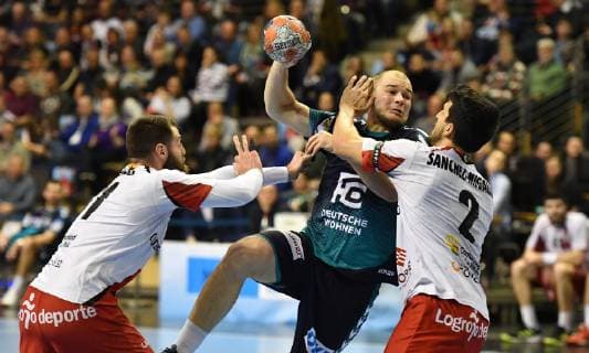 Paul Drux Foxes left r31^ right Miguel Sanchez Migallon Naranjo Nr 2 BM Logrono La Rioja Foxes Berlin ESP BM Logrono La Rioja EHF Cup Mens 2018 2019 Group stage men men men Handball Germany Germany Max Schmeling Halle Berlin 3 3 2019