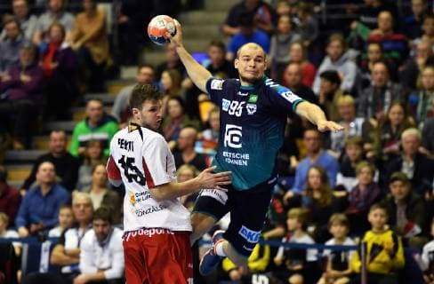 Paul Drux Foxes throwing left Balint Fekete Nr 15 BM Logrono La Rioja Foxes Berlin ESP BM Logrono La Rioja EHF Cup Mens 2018 2019 Group phase men men men Handball Germany Max Schmeling Halle Berlin 3 3 2019