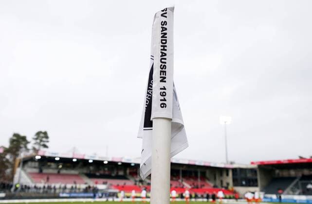 Sandhausen 03 02 2019 Hardtwaldstadion Fussball 2 Bundesliga 24 Spieltag SV Sandhausen vs FC Erzgebirge Aue 0 3 0 1 In the picture flag corner flag with symbol SV Sandhausen According to the DFL Deutsche Fußball Liga it is prohibited in the stadium and or from the game taken photos in the form of Photo PICTURE POINT S Sunday publication only against fee plus Unless otherwise agreed, the General Terms and Conditions of PICTURE POINT apply to the use of this photo.