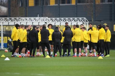 Football 1 Bundesliga season 2018 2019 04 03 2019 final training Borussia Dortmund head coach Lucien Favre Borussia Dortmund speaks to his team Copyright: xKirchnerx